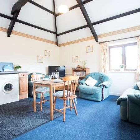 Sharlands Farm Holiday Cottages 布德 外观 照片