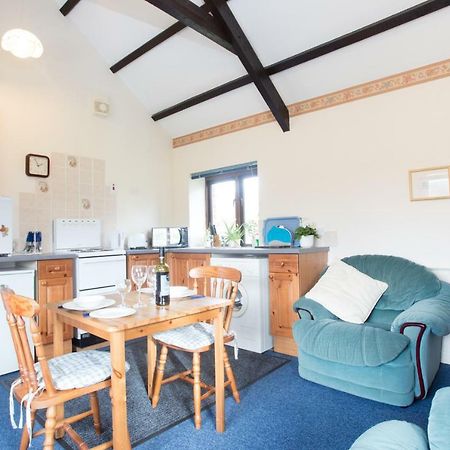 Sharlands Farm Holiday Cottages 布德 外观 照片