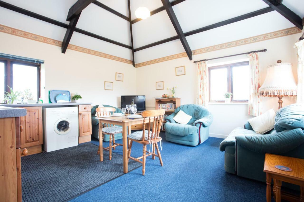 Sharlands Farm Holiday Cottages 布德 外观 照片