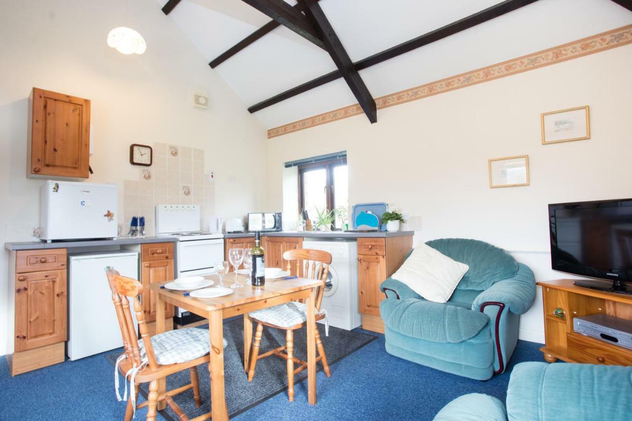 Sharlands Farm Holiday Cottages 布德 外观 照片