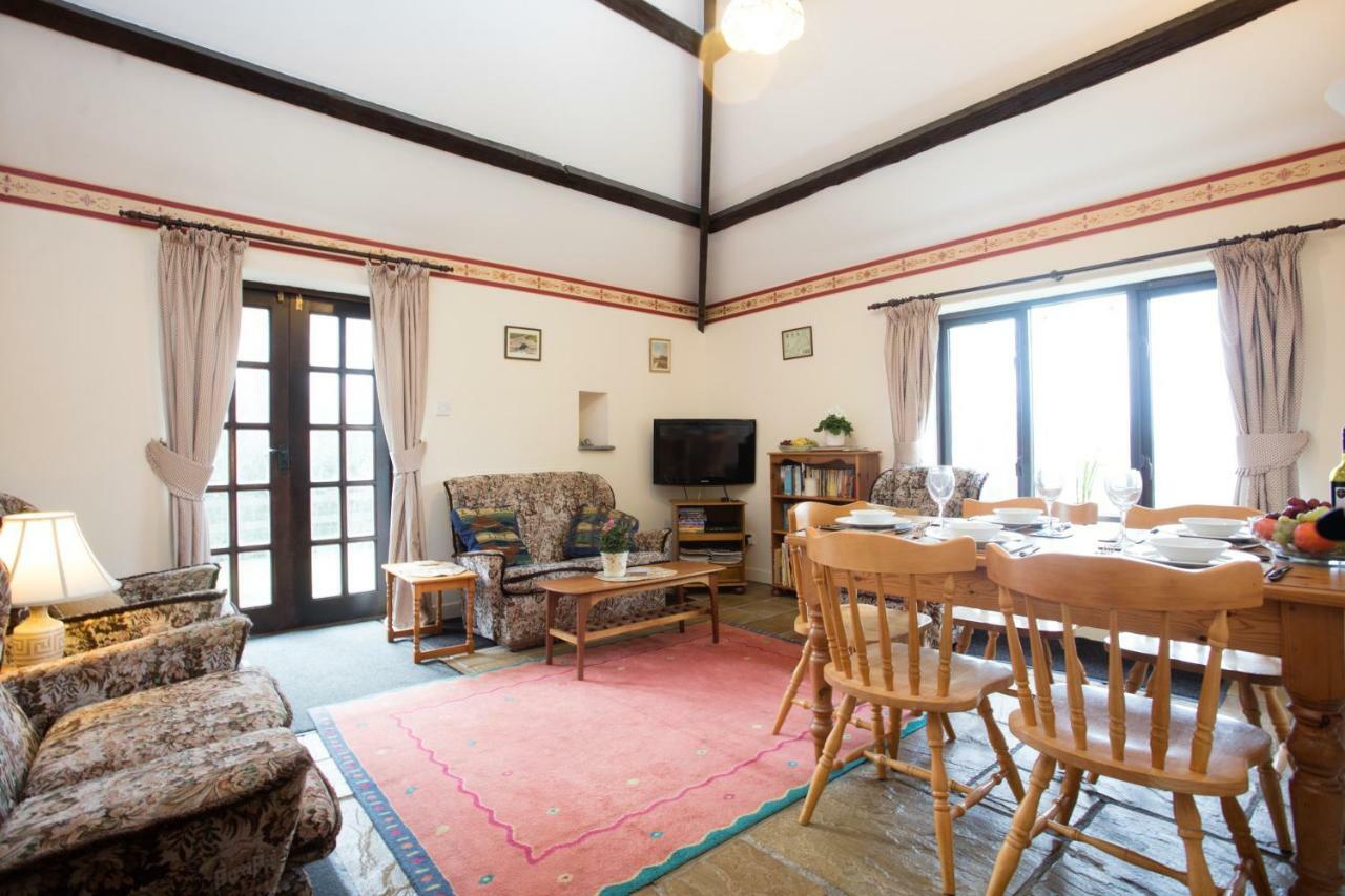Sharlands Farm Holiday Cottages 布德 外观 照片