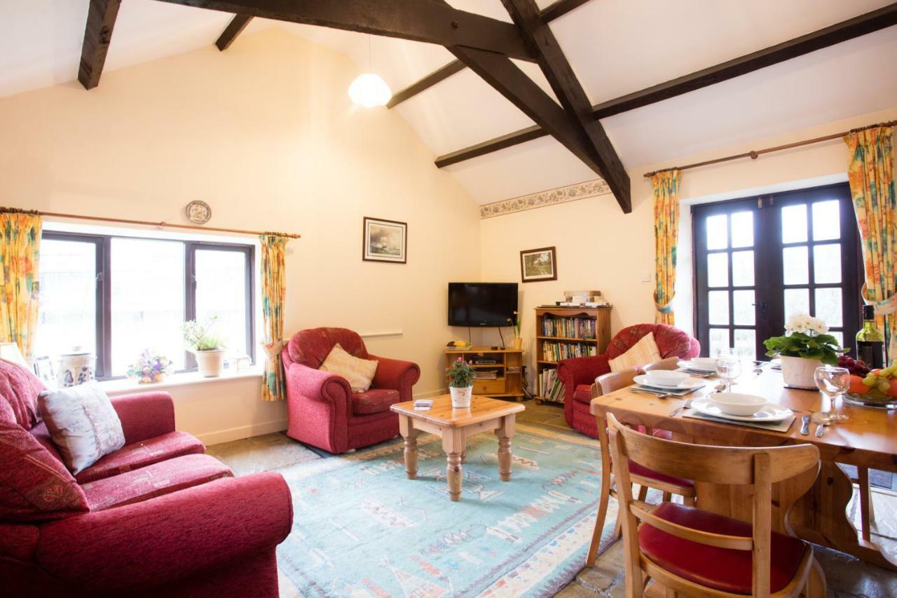 Sharlands Farm Holiday Cottages 布德 外观 照片